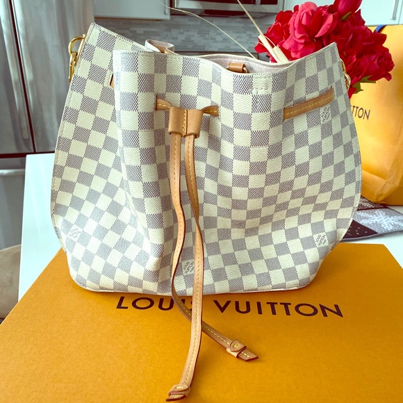 Authentic Louis Vuitton Purse - Picture 1 of 4
